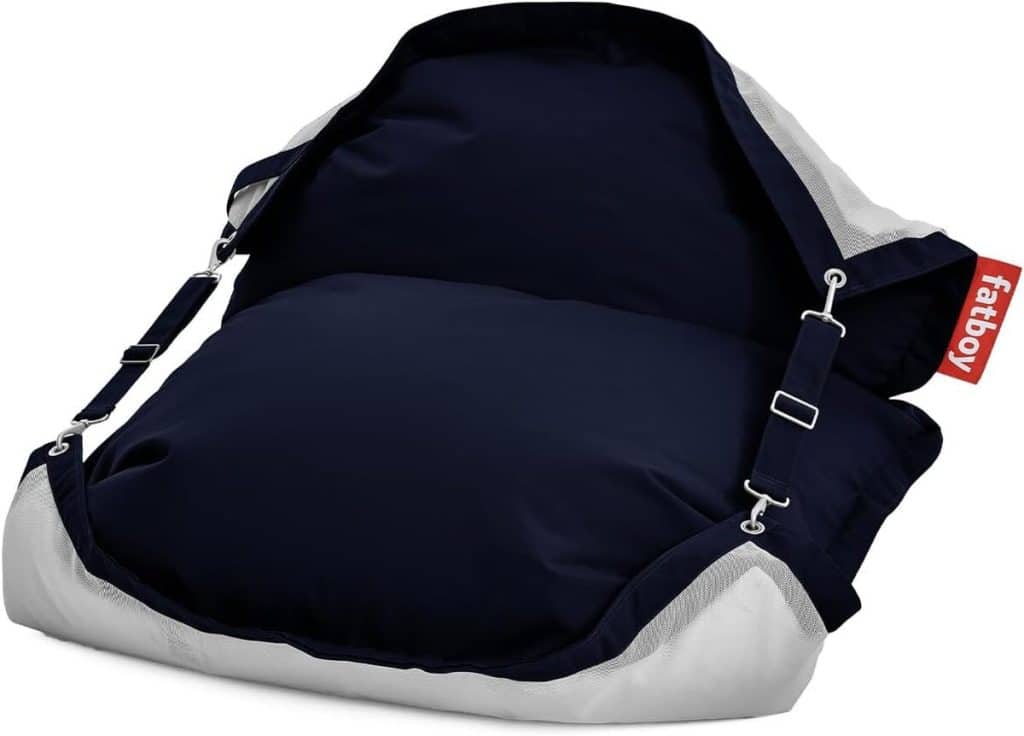 Test du pouf flottant Fatboy Original Floatzac bleu foncé