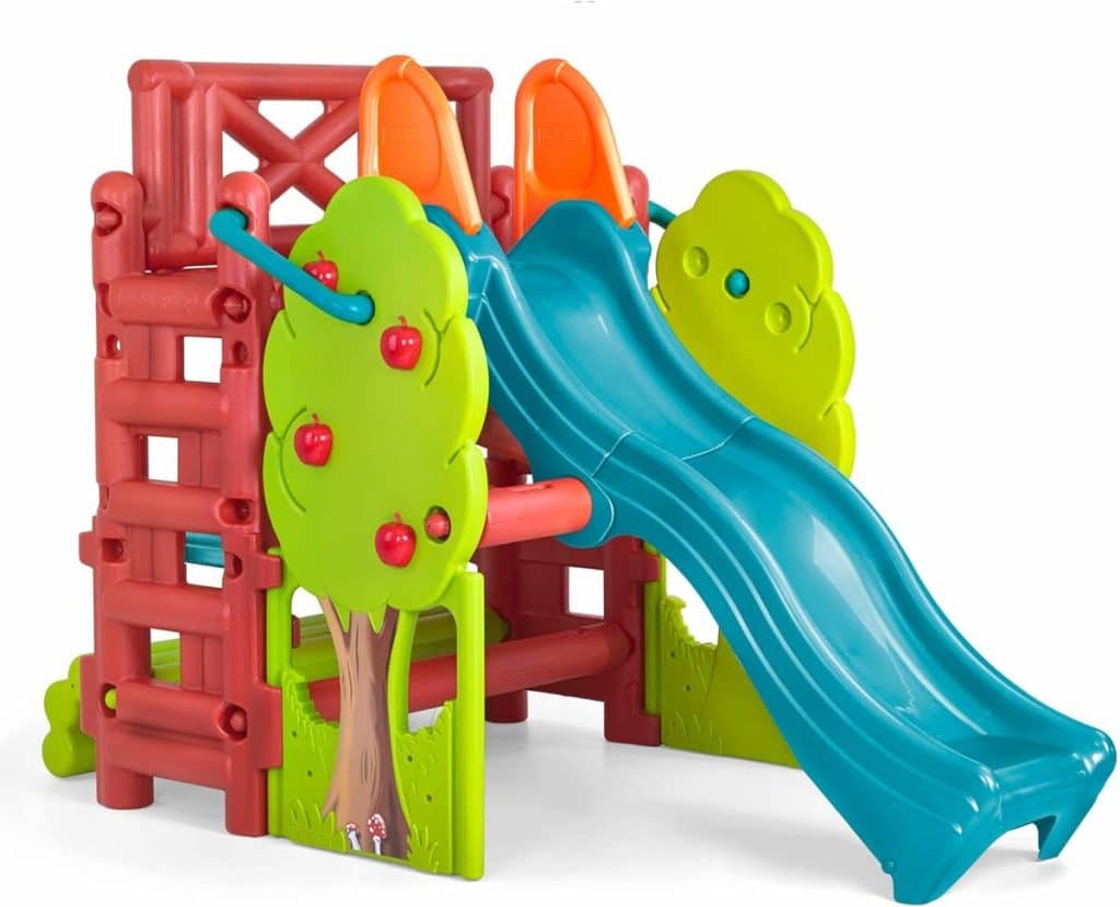 Test de la maison des bois Feber : centre d'activités avec toboggan