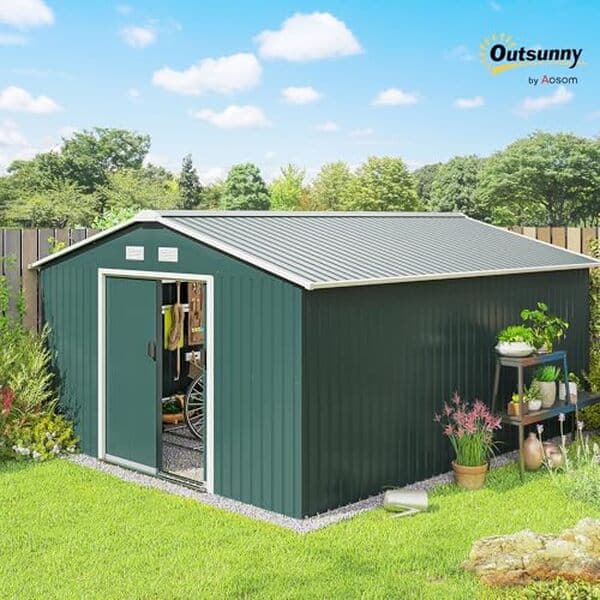 Découvrez l'analyse de l'abri de jardin Outsunny 12, 4 m² : évaluation de sa robustesse et praticité pour optimiser votre espace extérieur