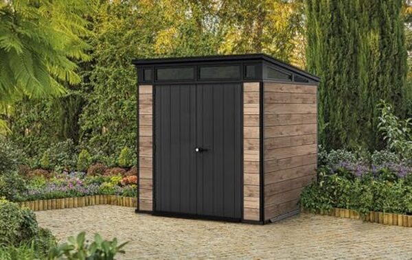 Découvrez notre test complet de l'abri de jardin Signature Keter 77 avec son aspect bois douglas : solide, esthétique et idéal pour un espace de rangement de 4, 5 m².