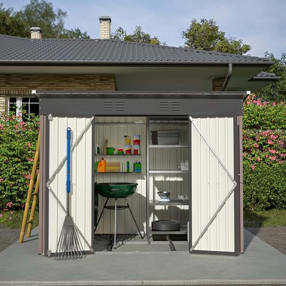 Test de l'abri de jardin en métal KOMHTOM 8x4 FT avec fondations et serrure