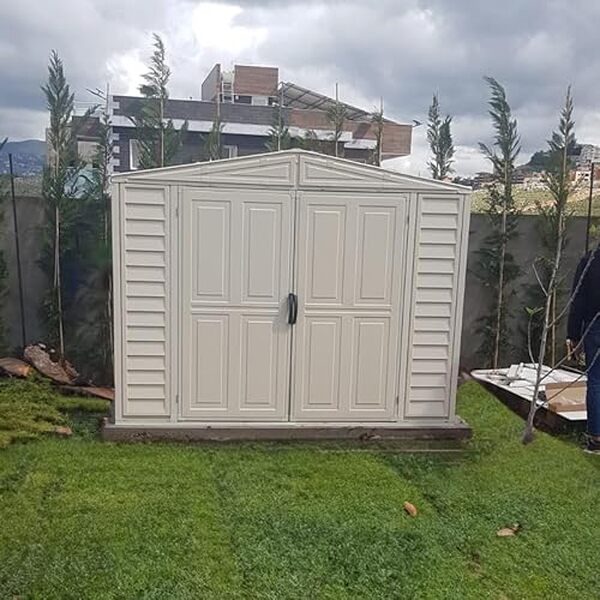 Découvrez notre évaluation de l'abri de jardin Duramax DuraMate : robustesse, durabilité et zéro entretien pour un espace pratique et fonctionnel