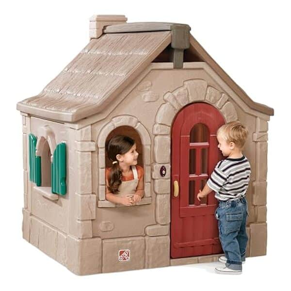 Explorez les fonctionnalités et avis sur la maisonnette Step2 Storybook Cottage, un espace de jeu plastique idéal pour stimuler l'imagination des enfants.
