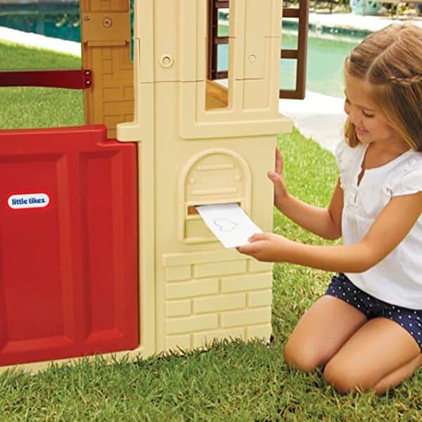 Découvrez notre test détaillé de la maisonnette interactive Little Tikes Cape Cottage : caractéristiques, avantages et avis pour un jeu en extérieur inoubliable. 